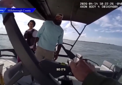 Barco afunda em Tampa Bay e dois navegantes são resgatados