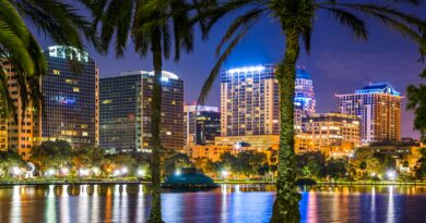 Orlando é a 7ª cidade mais perigosa para dirigir no outono nos EUA, aponta estudo