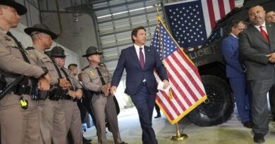 Estudantes indocumentados na Flórida enfrentam debate sobre mensalidades universitárias