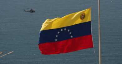 Voo de deportação da Venezuela com passageiros desaparecidos após terremotos