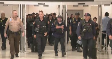 Bombeiros da Flórida retornam de missão de resgate na Venezuela após terremotos