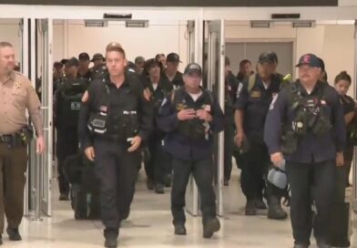 Bombeiros da Flórida voltam de resgate na Venezuela