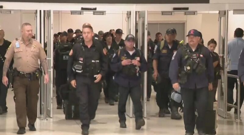 Bombeiros da Flórida voltam de resgate na Venezuela