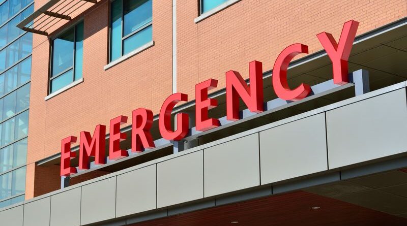 Profissionais de saúde em ambiente hospitalar na Flórida