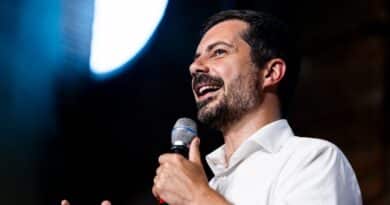 Pete Buttigieg em evento politico na Flórida