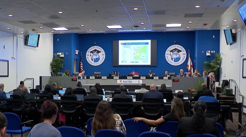Reunião do conselho escolar de Broward discute fechamento de escolas