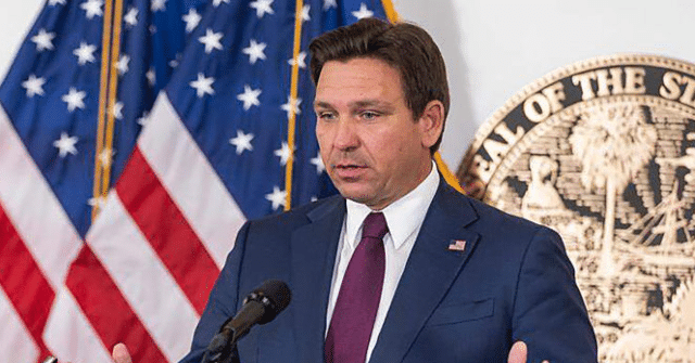 Governador Ron DeSantis anuncia restricoes ao uso de auxilio social na Florida