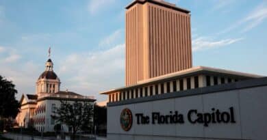 Capitólio da Flórida em Tallahassee durante a eleição primária de 2026