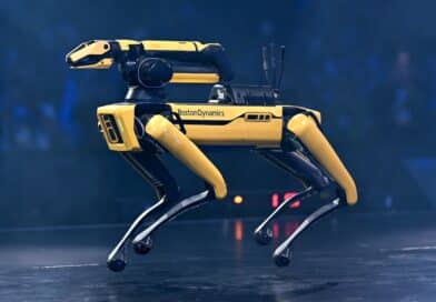Robô quadrúpede Boston Dynamics Spot em demonstração