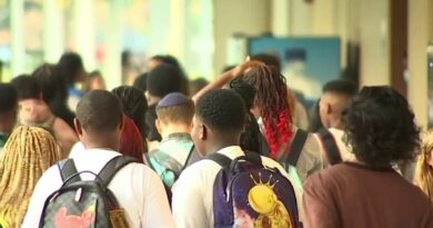 Superintendente de Broward Howard Hepburn discute o novo ano letivo