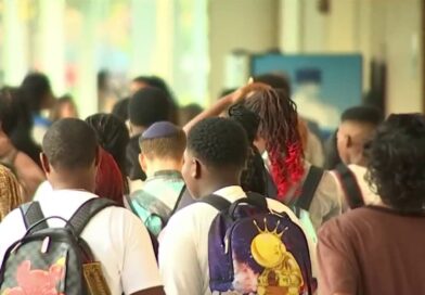Superintendente de Broward Howard Hepburn discute o novo ano letivo