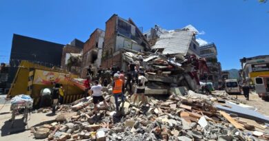 Terremoto na Colômbia mata 169; voos chegam a Miami Resgate em edificio desabado apos terremoto na Colombia