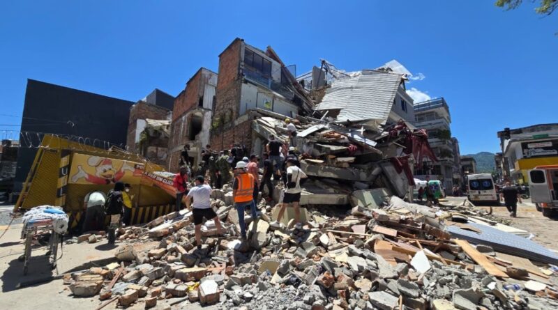 Resgate em edificio desabado apos terremoto na Colombia