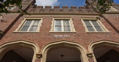 Bryan Hall, edifício universitário na Flórida, relacionado às novas regras de IA no ensino superior