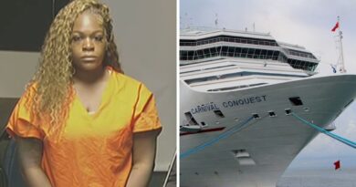 Nathalie Belizaire em uniforme prisional e navio Carnival Conquest no porto de Miami