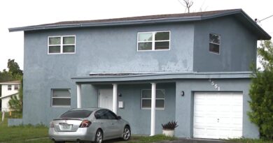 Policial da Florida acusado de se apropriar de casa de homem encontrado morto