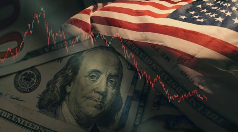 Nota de 100 dólares com bandeira americana e gráfico de declínio simbolizando preocupação com inflação