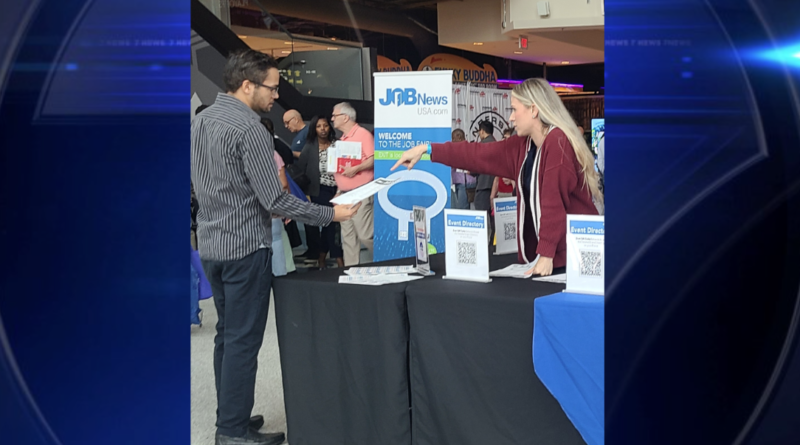 Feira de empregos no Amerant Bank Arena em Sunrise