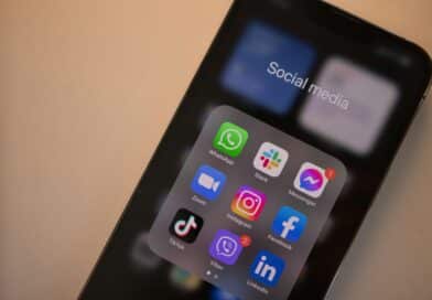 Aplicativos de redes sociais em smartphone — decisão judicial da Flórida proíbe menores de 14 anos